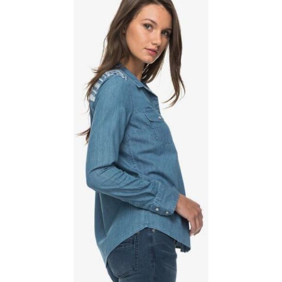 ROXY Women's Light Of Day Pearl Snap Denim Shirt Medium Woven Back Long Sleeve - Picture 3 of 9